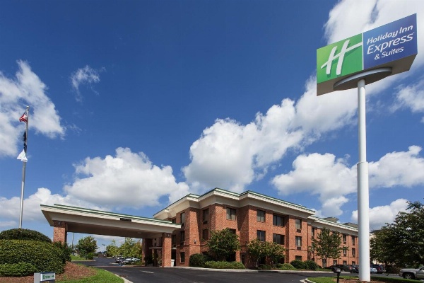 Holiday Inn Express Hotel & Suites Columbia-I-20 at Clemson Road image 1